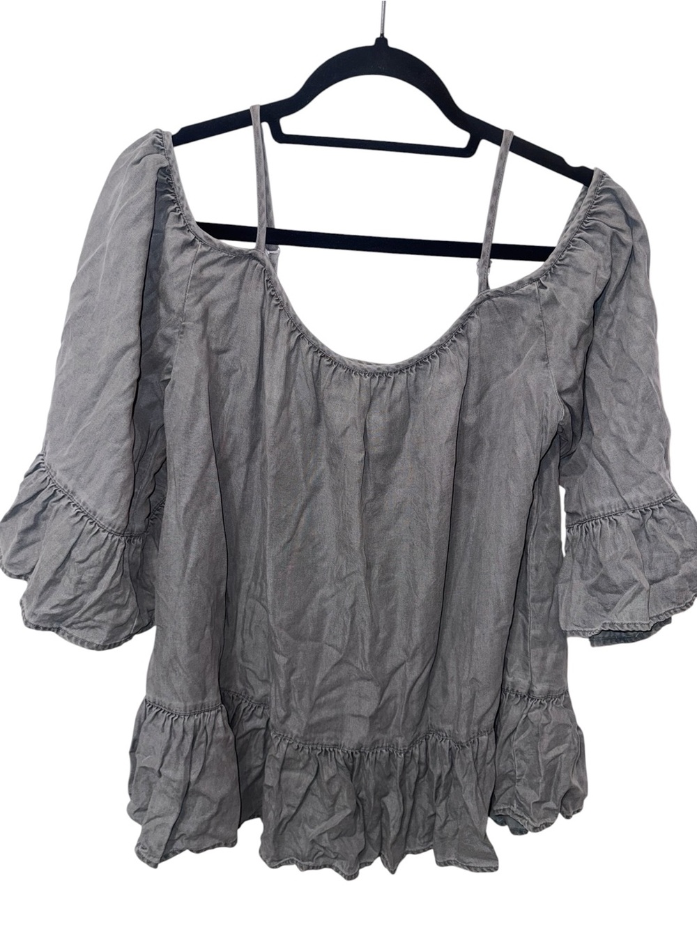 beachlunchlounge Gray Off-Shoulder Ruffle Peasant Top